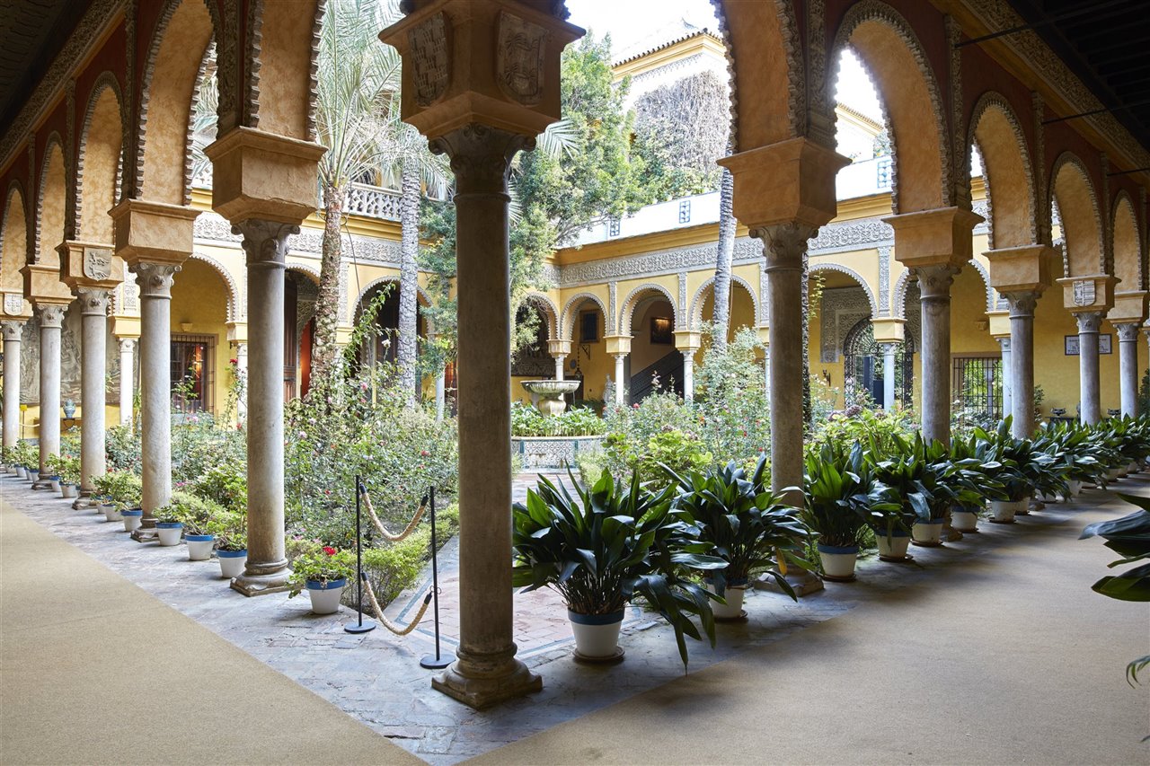 Las Dueñas Palace Guided Tour - 25,00€